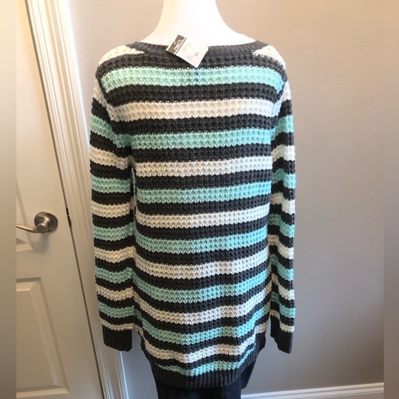 NWT Tri-Colored Pull Over Sweater from Rue21 Size Large - Picture 3 of 9